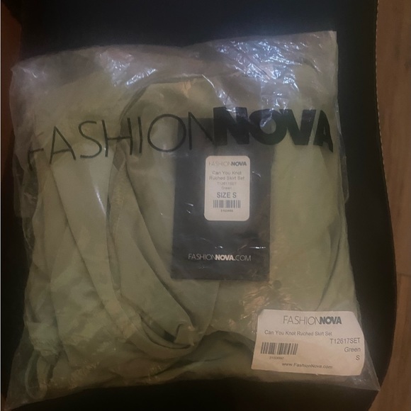 Fashion nova Can you knot ruched skirt set NWT still in plastic - Picture 2 of 4